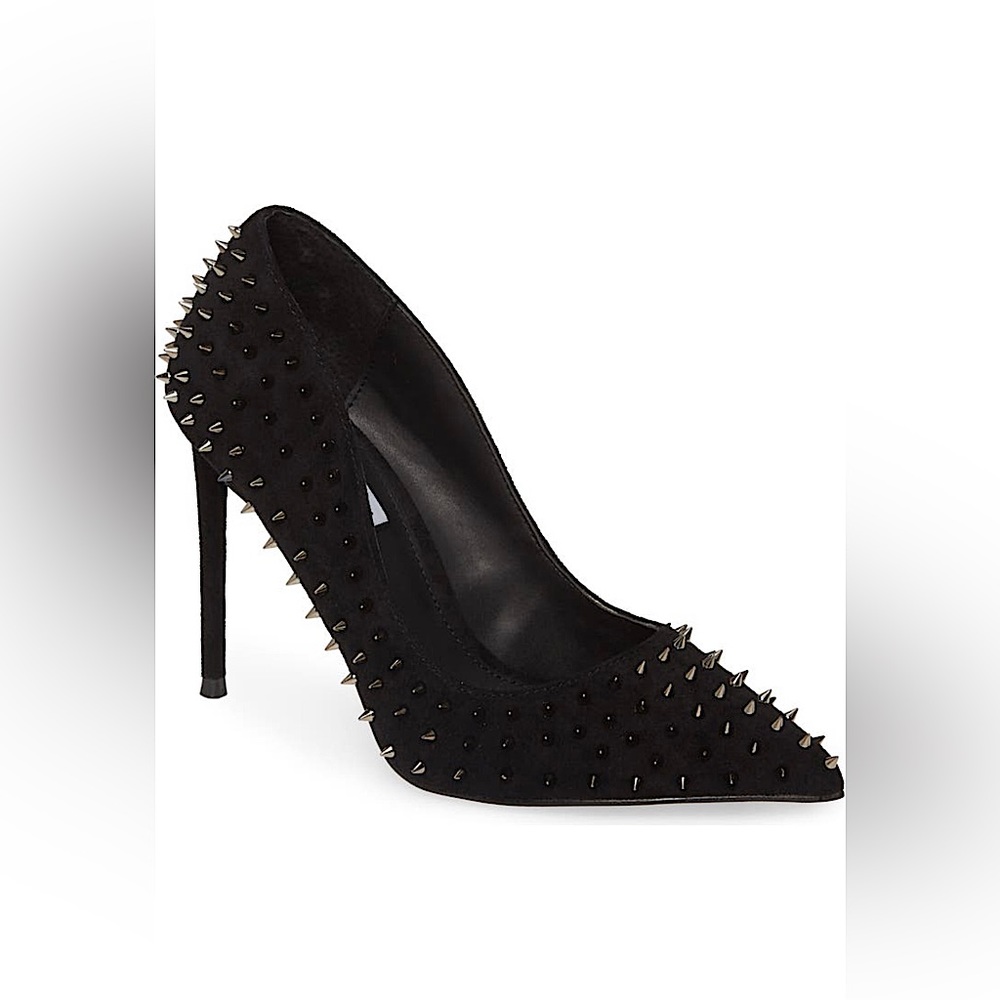 Black Steve Madden pumps!